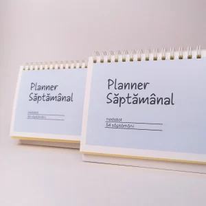 Prim-plan al unui planner săptămânal nedatat