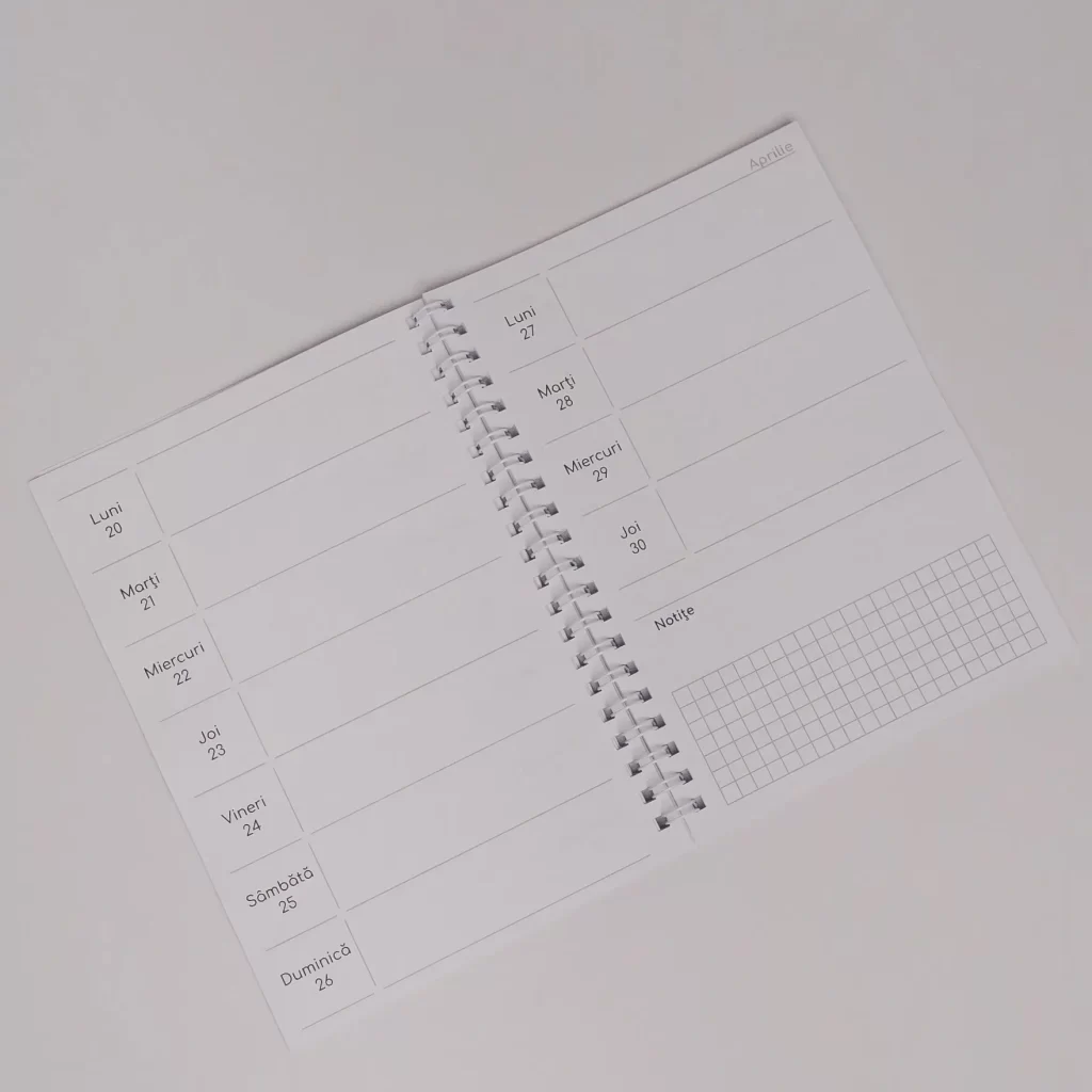 Planner săptămânal 2026, elegant și practic, cu spații pentru organizarea zilelor și sarcinilor săptămânale